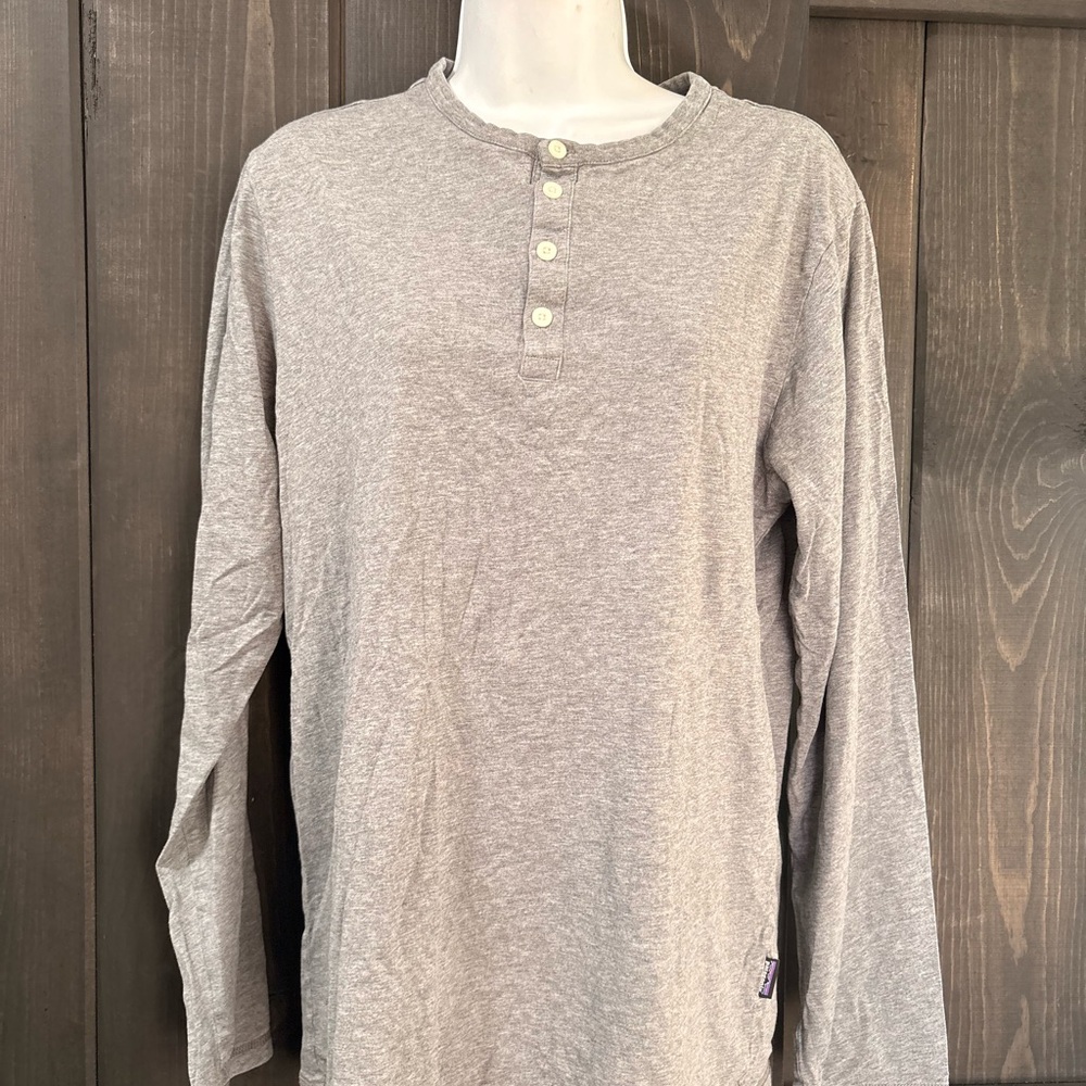 Men's Patagonia Gray Henley Shirt organic cotton medium